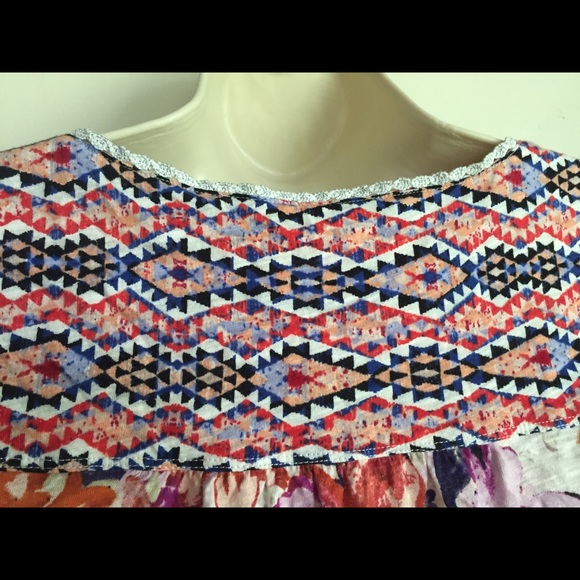 Akemi + Kin Anthropologie (X Sm) Top  Mixed Print - Picture 5 of 6